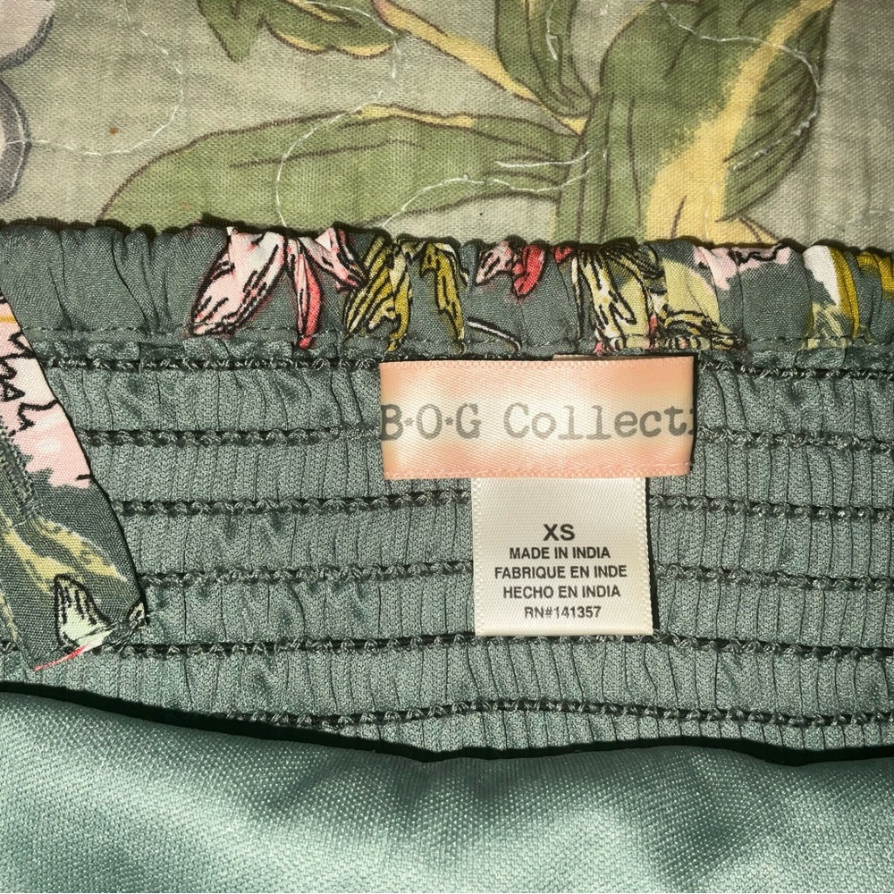 B.O.G EUC Floral Ruffled Sweetheart Crop Top in Olive Green - Picture 4 of 9